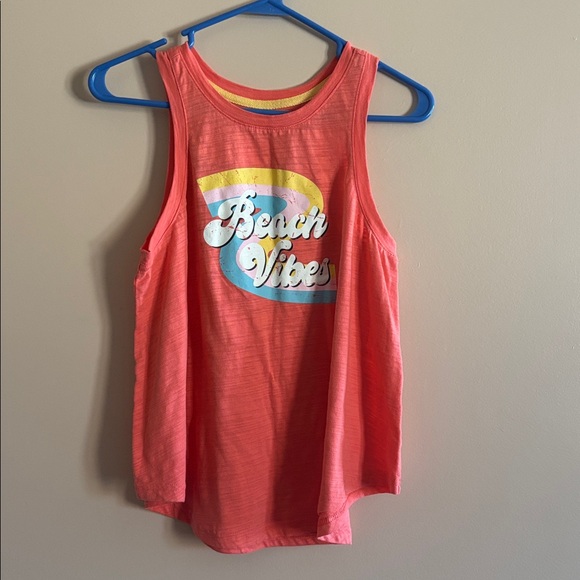 Police Olive Graphic Tee with Statue Design and pink tank top, set of two - Picture 6 of 9